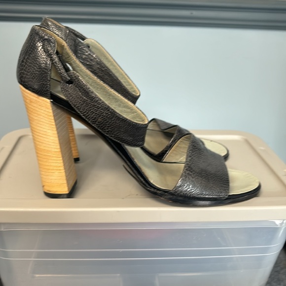 Gucci ankle strap heel size 8 1/2 - Picture 3 of 7